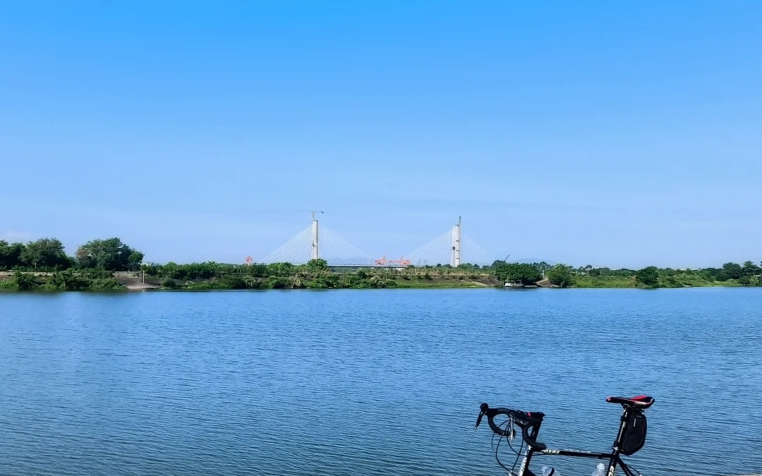 Chenghai Lake Bike Tour: A Quiet Wetland and Village Ride near Lijiang