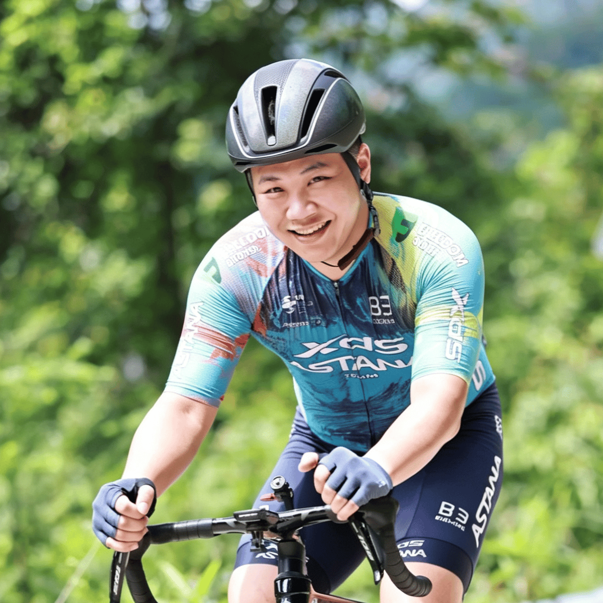 Jojo, Experience design specialist / Lead cycling guide