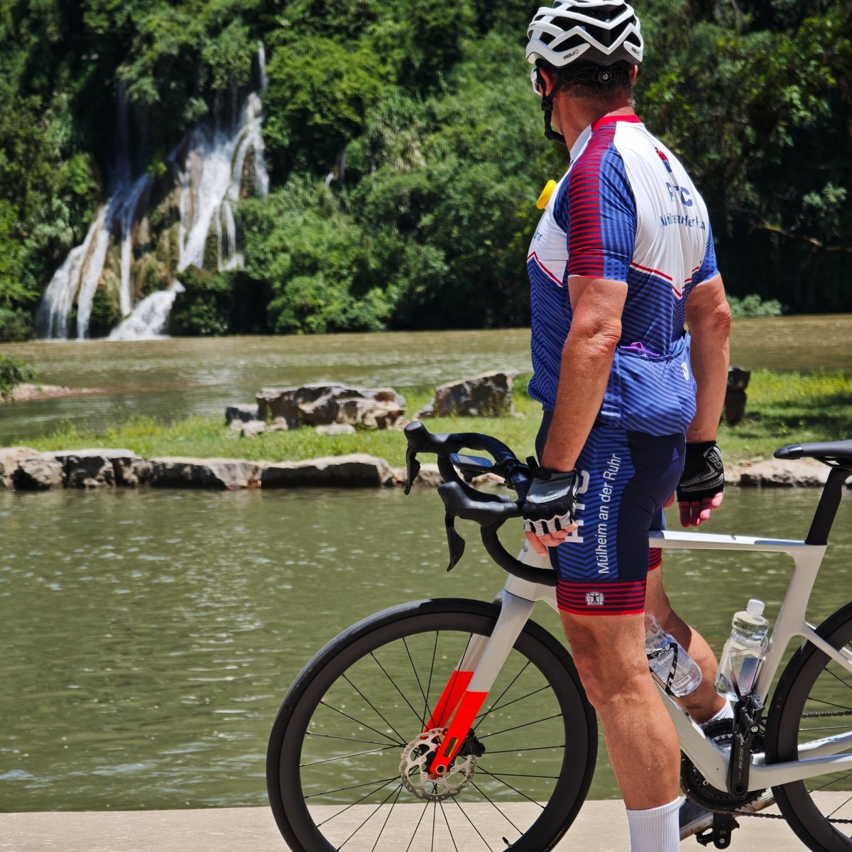 T1 Xianggong Mountain route & Great Waterfall ride with CycleQuest China — photo 2 from Michael