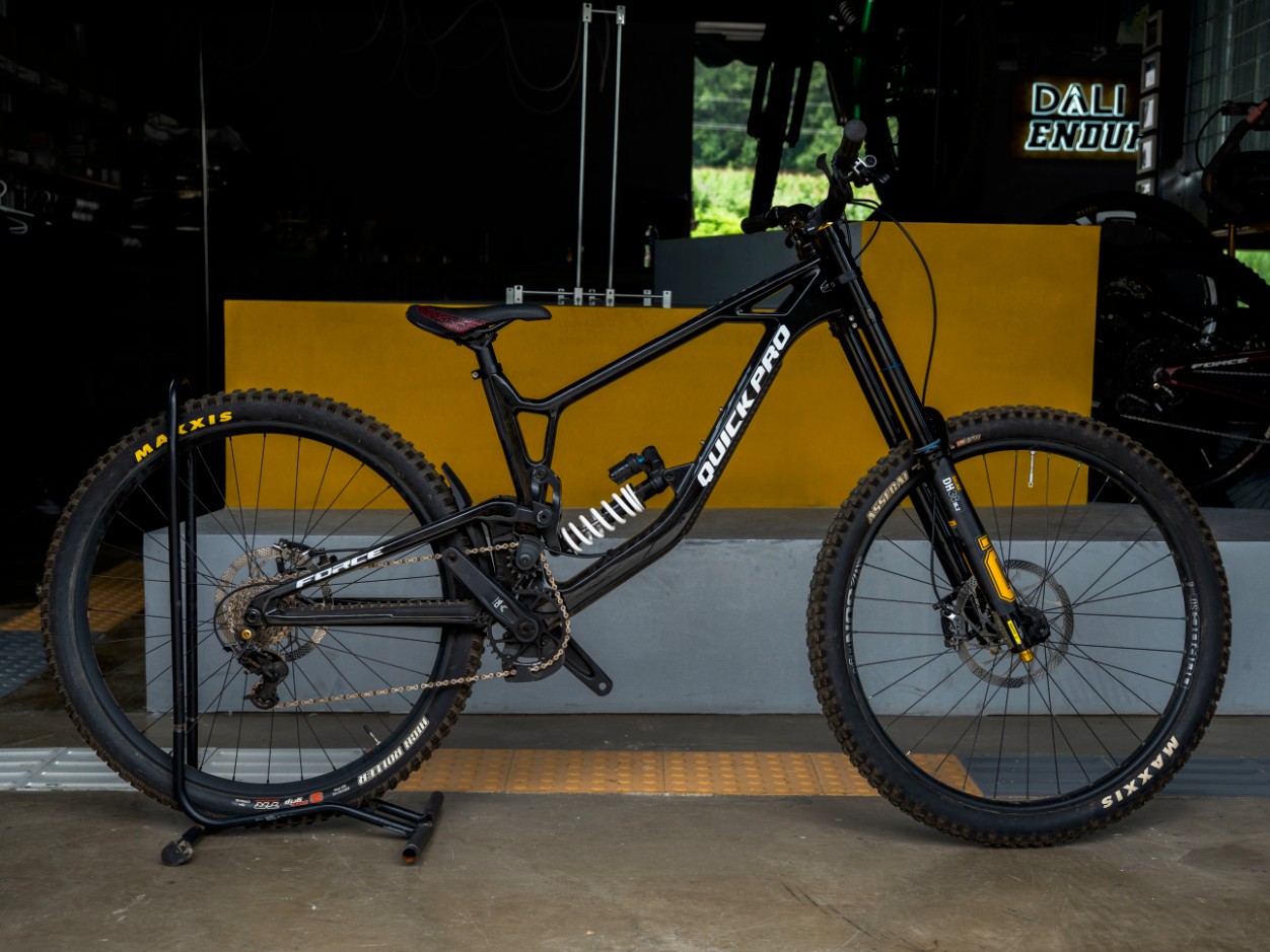 Quick Pro Force – Öhlins 38 mountain bike, available to rent from CycleQuest China
