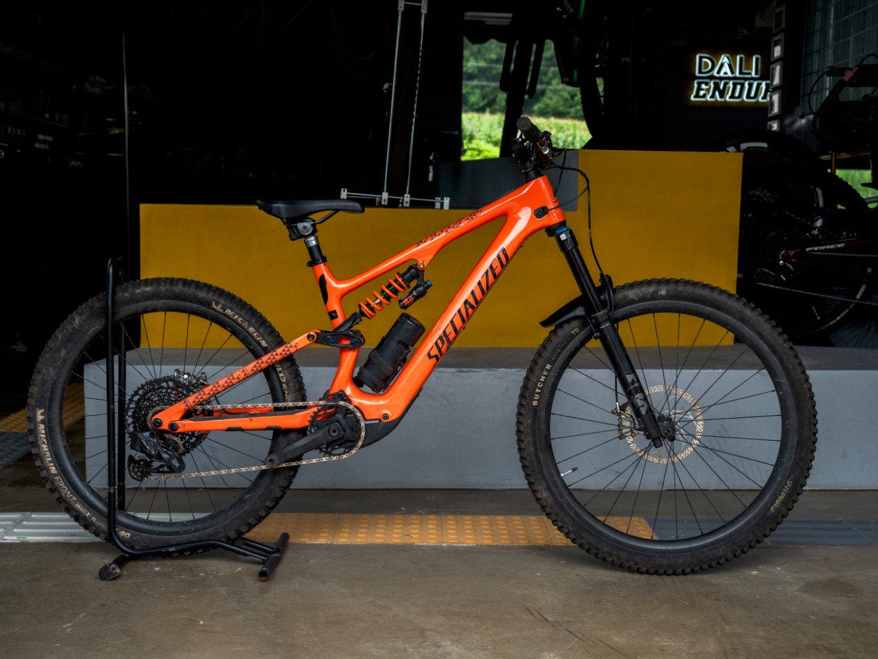 Specialized Turbo Levo SL e-bike, available to rent from CycleQuest China