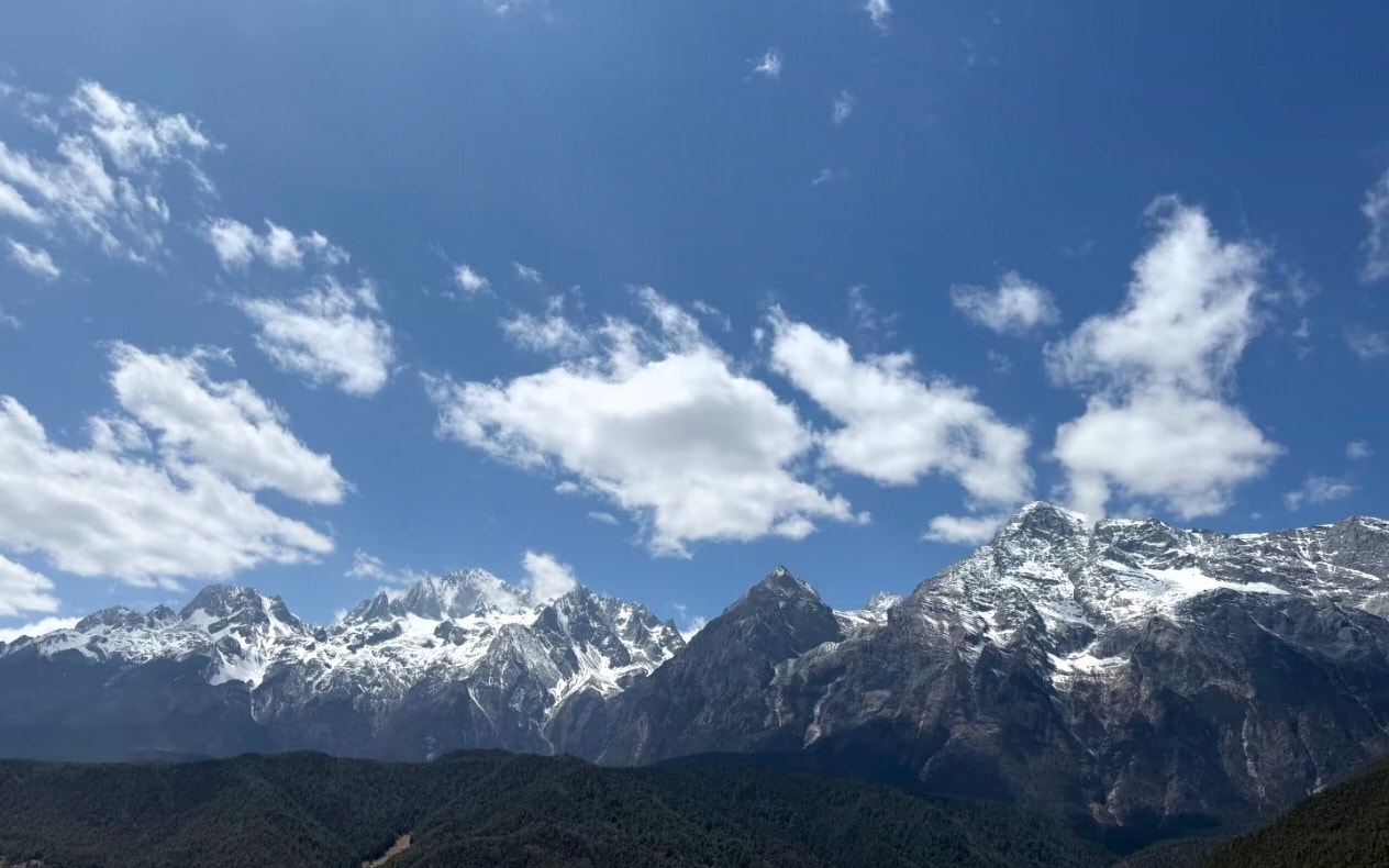 Bike Tour in Lijiang, Yunnan: Old Towns, Jade Dragon Snow Mountain and Wetland Routes