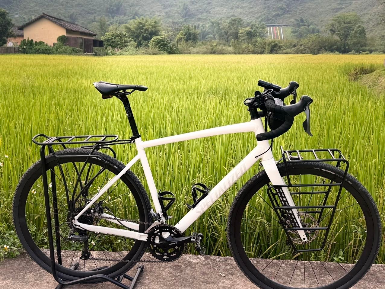 Specialized Diverge E5 / Shimano Claris 56 at Yangshuo / Cyclequest China