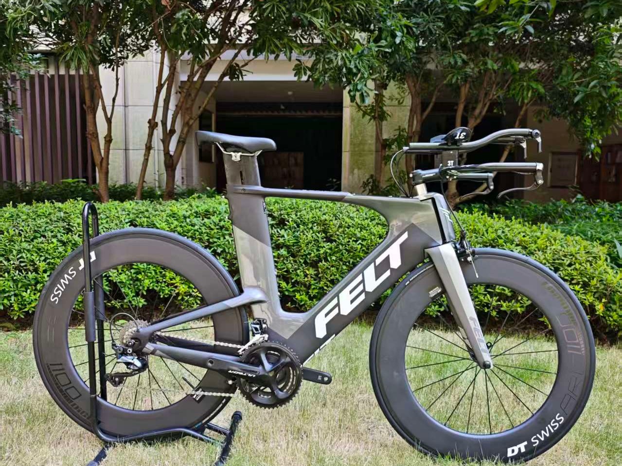 Felt IA Triathlon TT Bike carbon road bike, available to rent from CycleQuest China