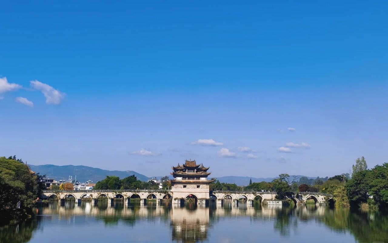 Jianshui Bike Tour: Ancient Bridges, Tuanshan Village and Yunnan Heritage Roads