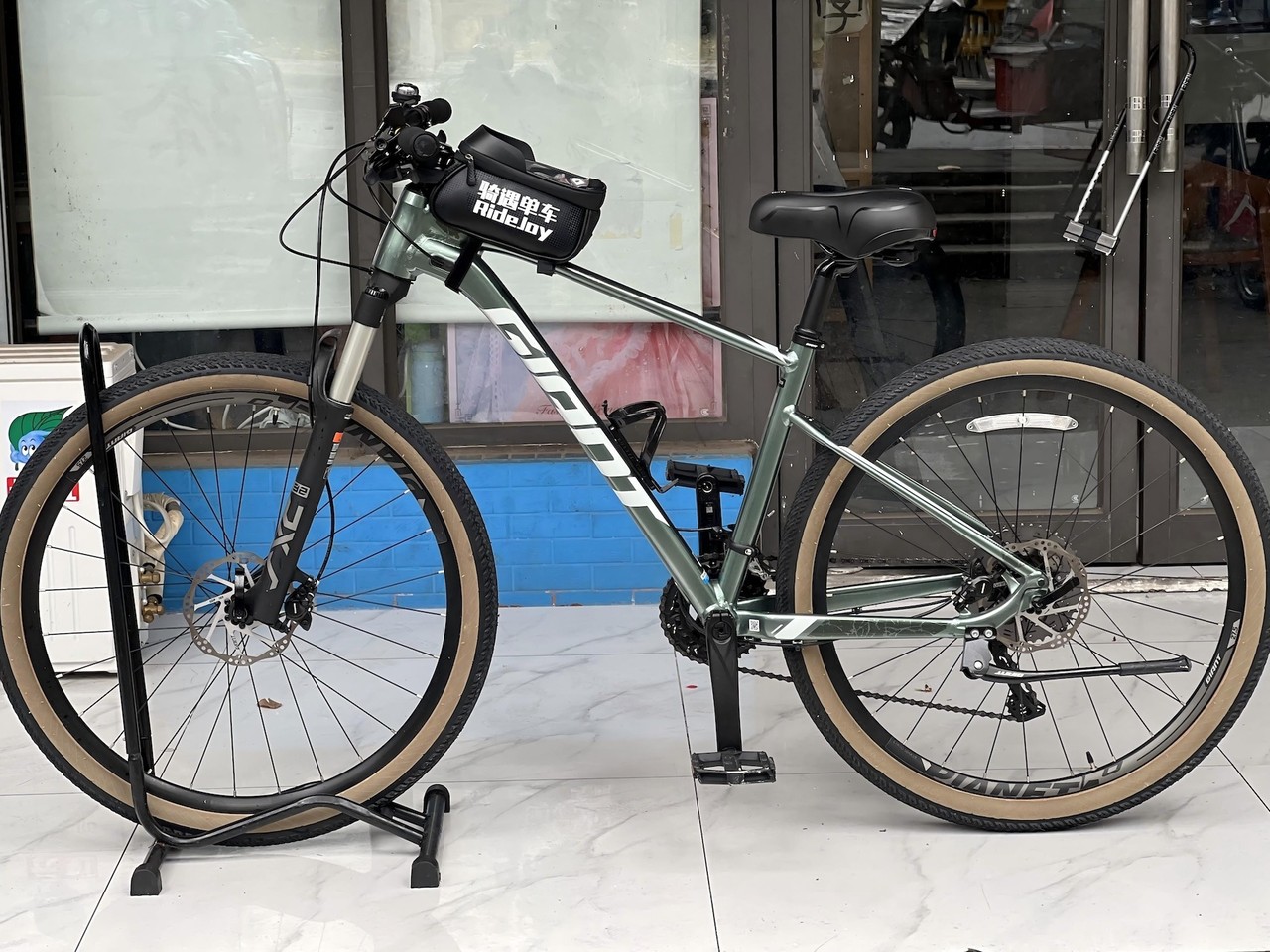 Giant XTC 800 Plus aluminium mountain bike, available to rent from CycleQuest China