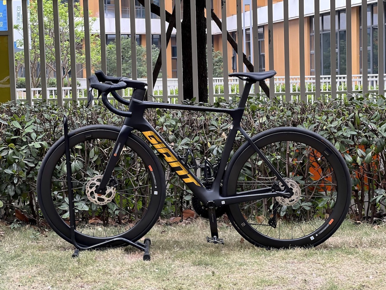 Giant Propel Advanced 1 carbon road bike, available to rent from CycleQuest China