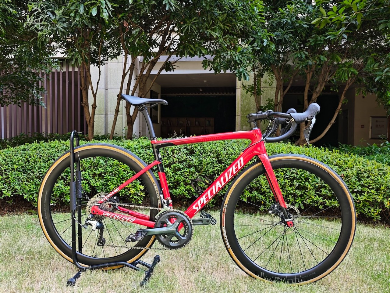 Specialized SL6 carbon road bike, available to rent from CycleQuest China