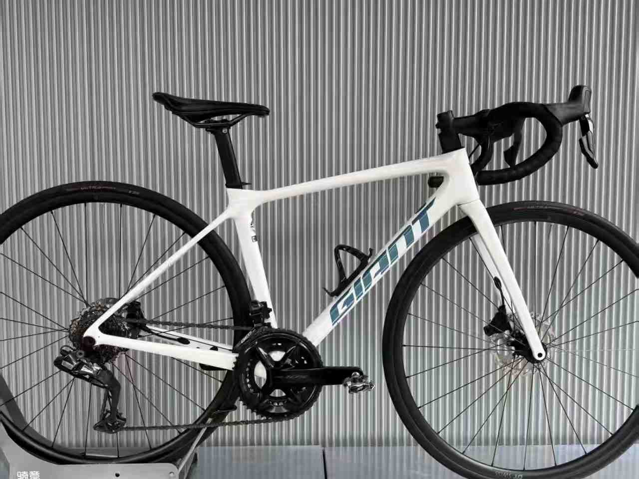 Specialized Roubaix carbon road bike, available to rent from CycleQuest China
