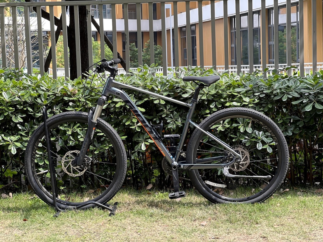 Giant XTC 800 aluminium mountain bike, available to rent from CycleQuest China