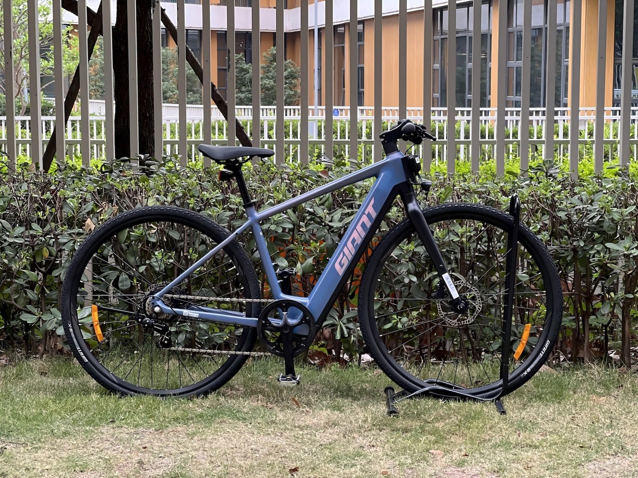 2026 Giant ESCAPE E+ Urban E-Bike aluminium e-bike, available to rent from CycleQuest China