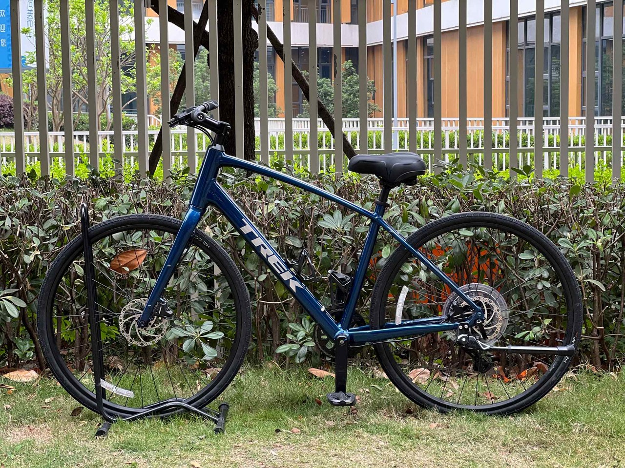 Trek FX 2 aluminium road bike, available to rent from CycleQuest China