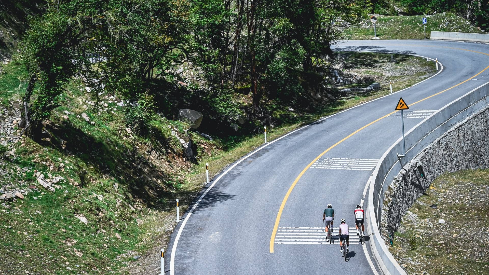 CycleQuest China riders on a Chinese route