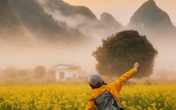Spring Cycling in Yangshuo's Ten-Mile Gallery 🌼