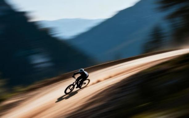 Jiuding Mountain A/B E-MTB Ride in Dali: Mixed Forest Trails and Steady Climbing