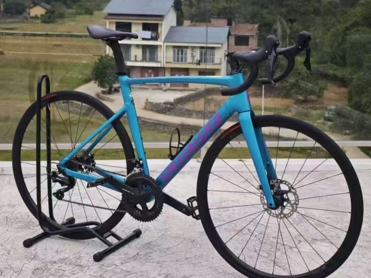 Specialized Tarmac SL6 carbon road bike, available to rent from CycleQuest China
