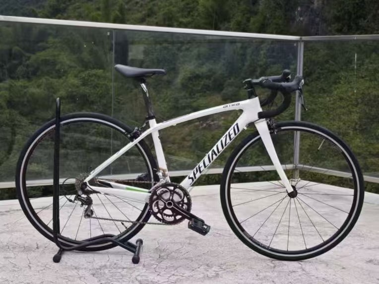 Specialized Aethos carbon road bike, available to rent from CycleQuest China