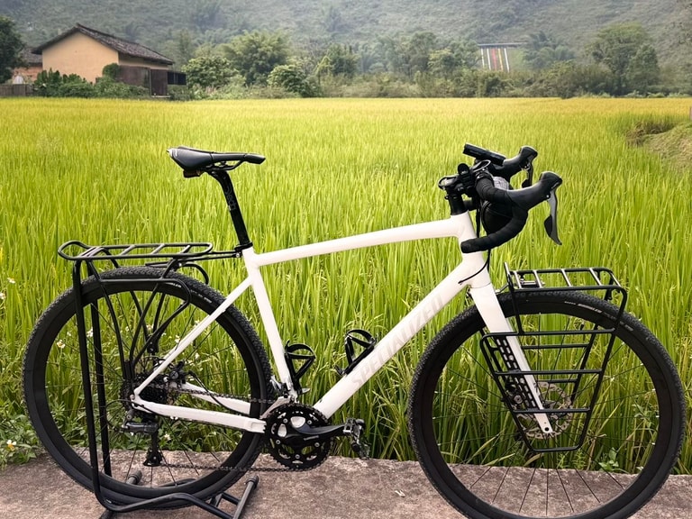 Specialized Diverge E5 Shimano Claris aluminium gravel bike, available to rent from CycleQuest China