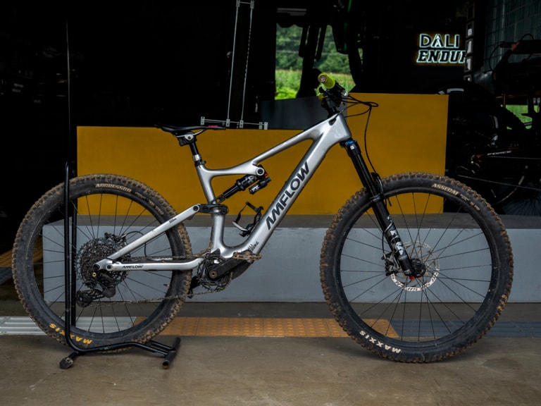 Amflow PL – Mullet e-bike, available to rent from CycleQuest China