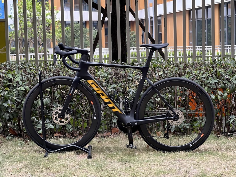 Giant Propel Advanced 1 carbon road bike, available to rent from CycleQuest China