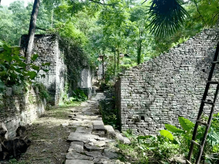 Walking Through Time: The Ancient Stone City (古石城) of Putao