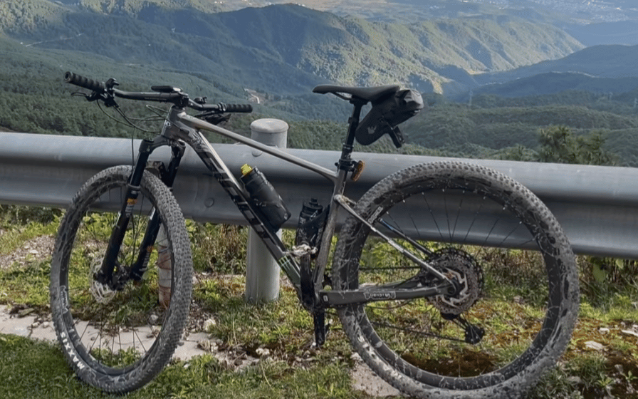 Zhemo Mountain E-MTB Ride in Dali: Technical Descents Above Erhai Lake